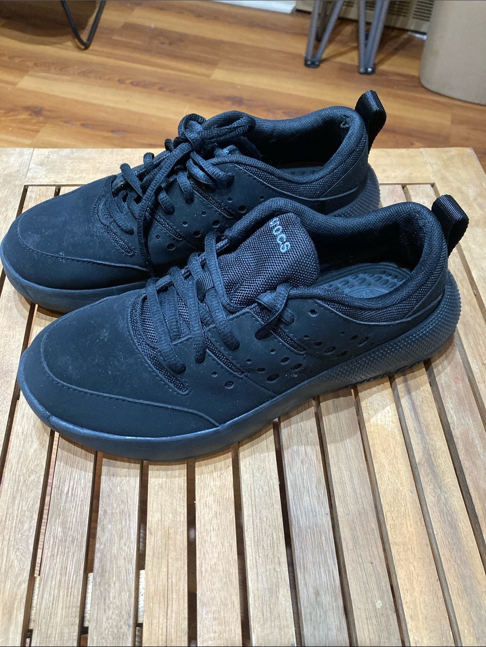 LiteRide Crocs Women’s 8 Black Suede Work Shoe Sneaker Lace-Up